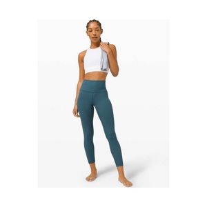 Bermuda Teal Embossed Aligns 25’ (4)